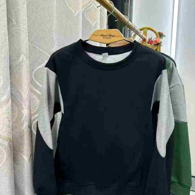 كنزات قطنية أنيقة بألوان متناسقة للرجال والنساء