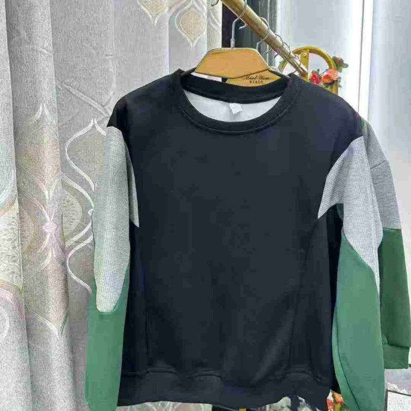 كنزات قطنية أنيقة بألوان متناسقة للرجال والنساء