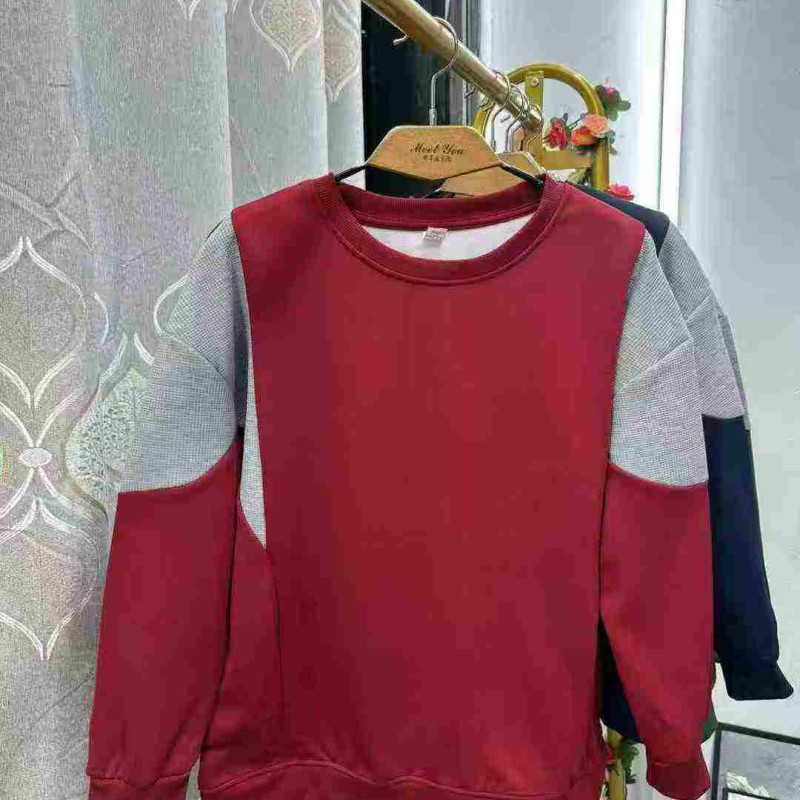 كنزات قطنية أنيقة بألوان متناسقة للرجال والنساء