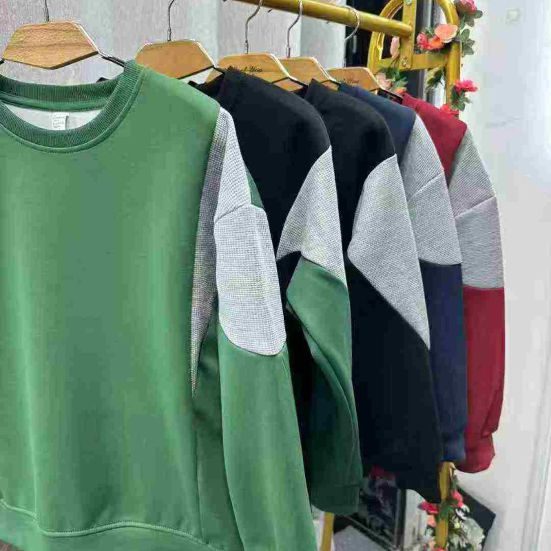 كنزات قطنية أنيقة بألوان متناسقة للرجال والنساء