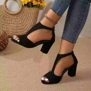 أحذية انسائية أنيقة معدة للتصدير