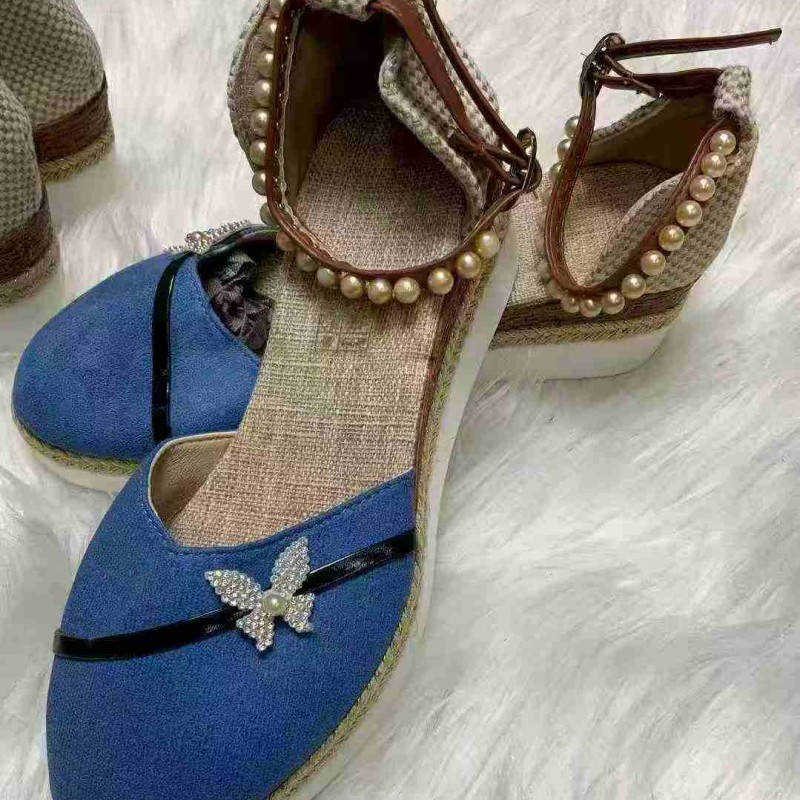 أحذية انسائية أنيقة معدة للتصدير