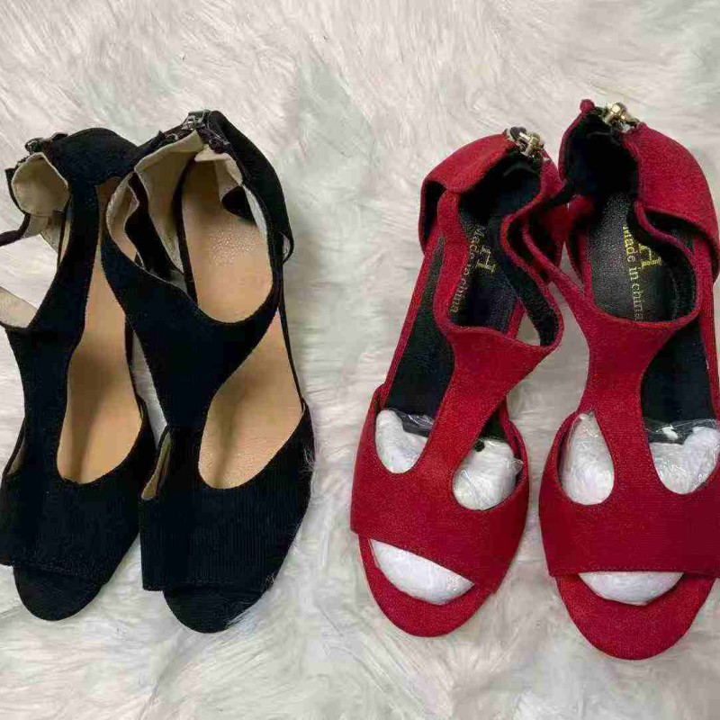 أحذية انسائية أنيقة معدة للتصدير