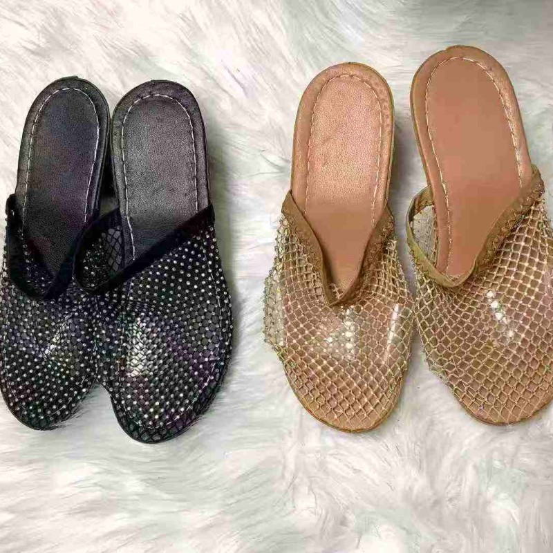 أحذية انسائية أنيقة معدة للتصدير