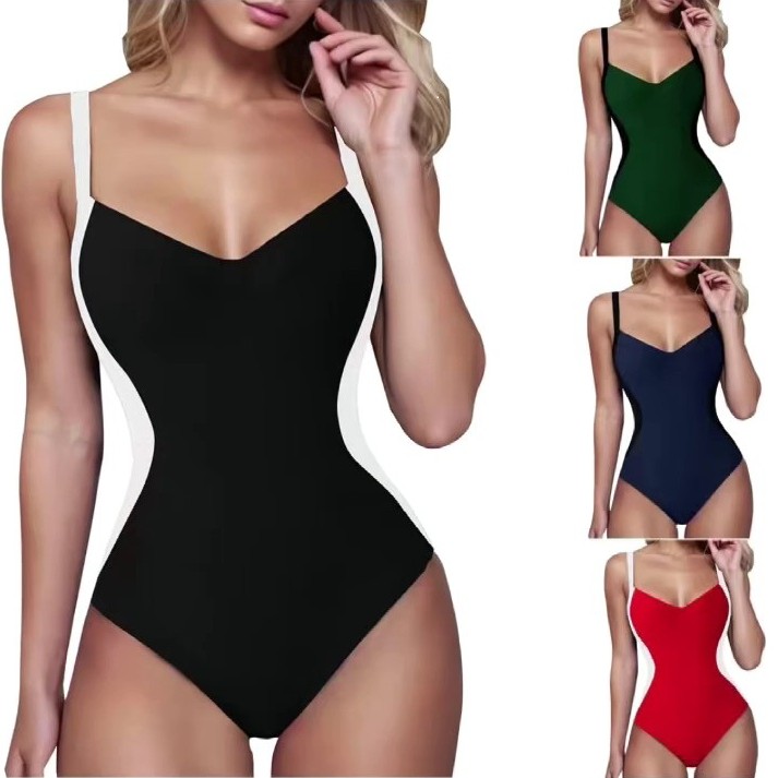 مجموعة من الملابس الداخلية المثيرة