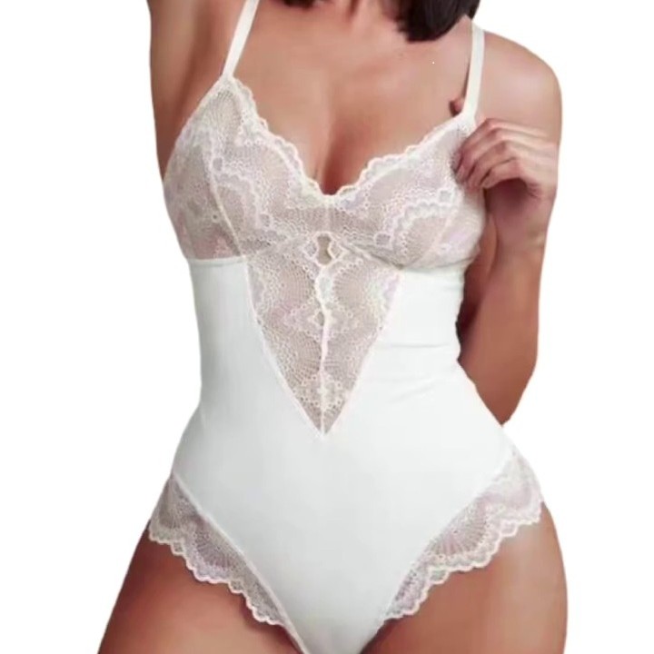 مجموعة من الملابس الداخلية المثيرة