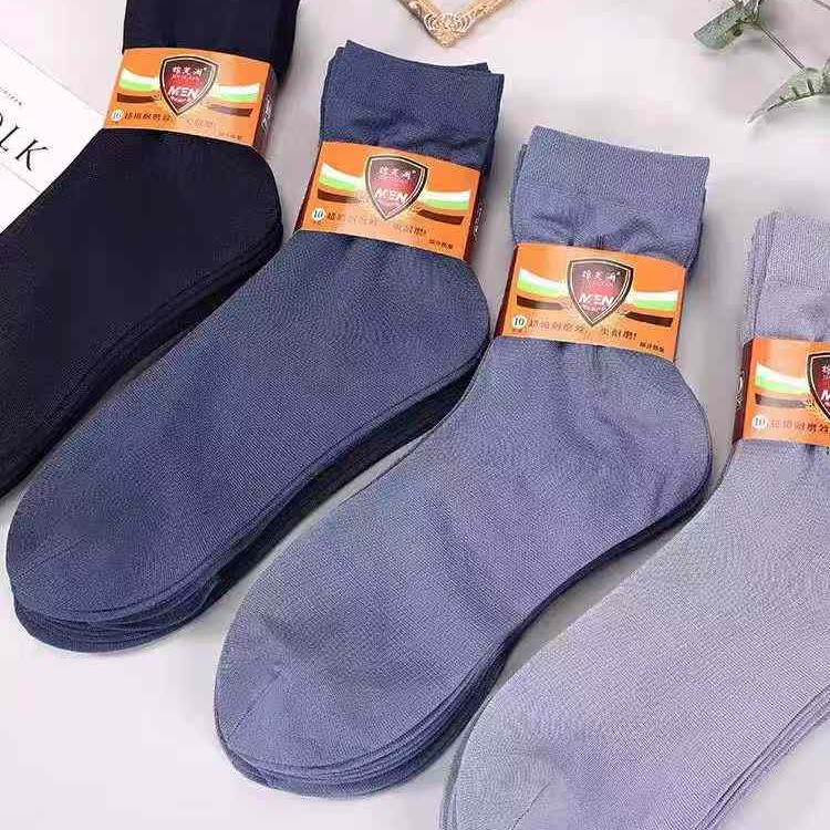  2100  زوج من الجوارب