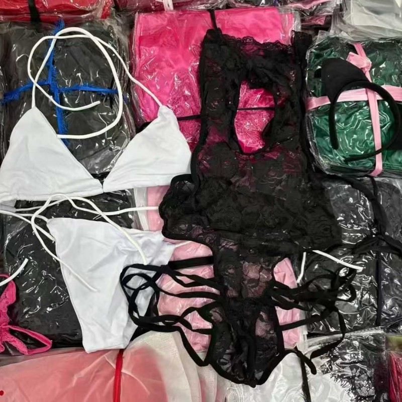 طقم ملابس داخلية مثيرة من قطعة واحدة