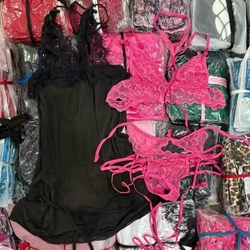 طقم ملابس داخلية مثيرة من قطعة واحدة