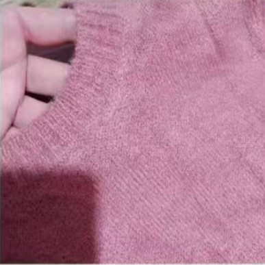 سترة صوف نسائية باللون الوردي الفاتح