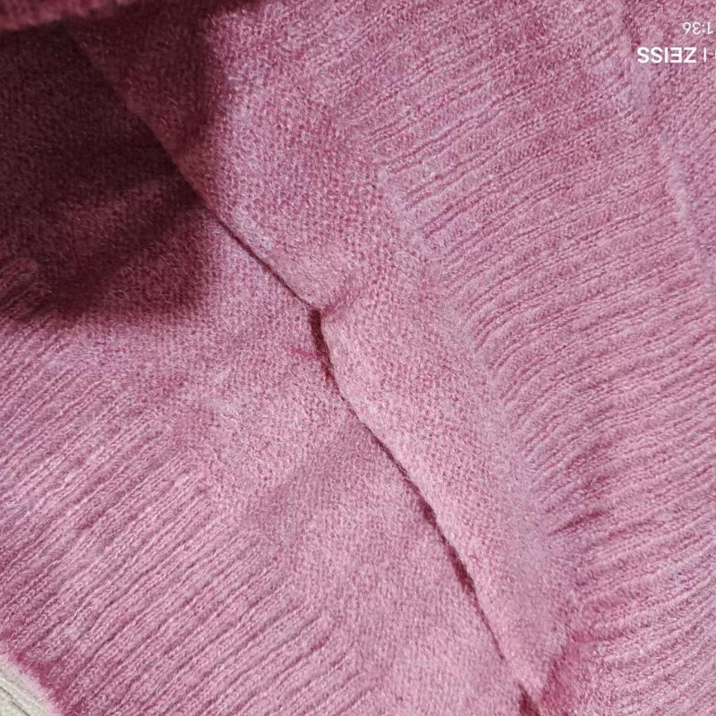 سترة صوف نسائية باللون الوردي الفاتح