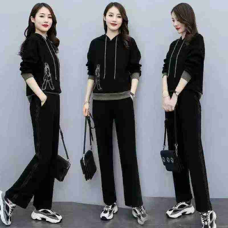 طقم رياضي نسائي تريكسوت من قطعتين