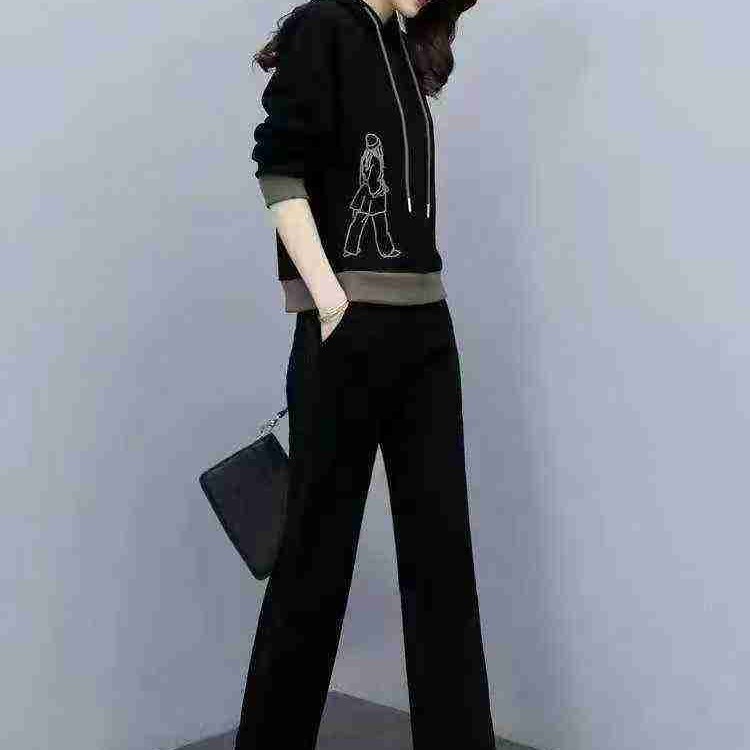 طقم رياضي نسائي تريكسوت من قطعتين