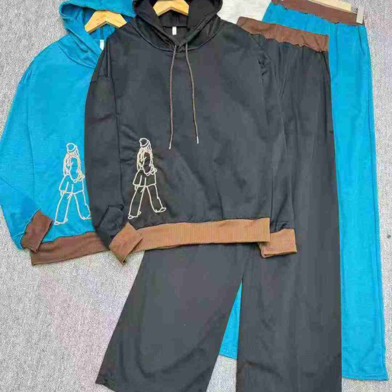 طقم رياضي نسائي تريكسوت من قطعتين