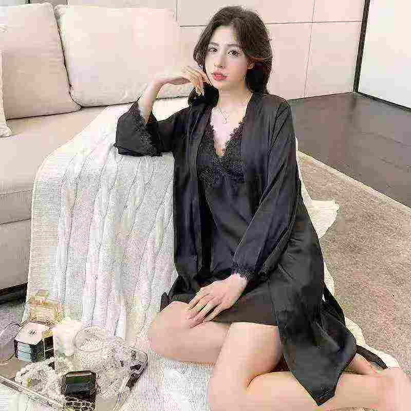 أطقم قمصان نوم وبيجامات مريحة وجذابة