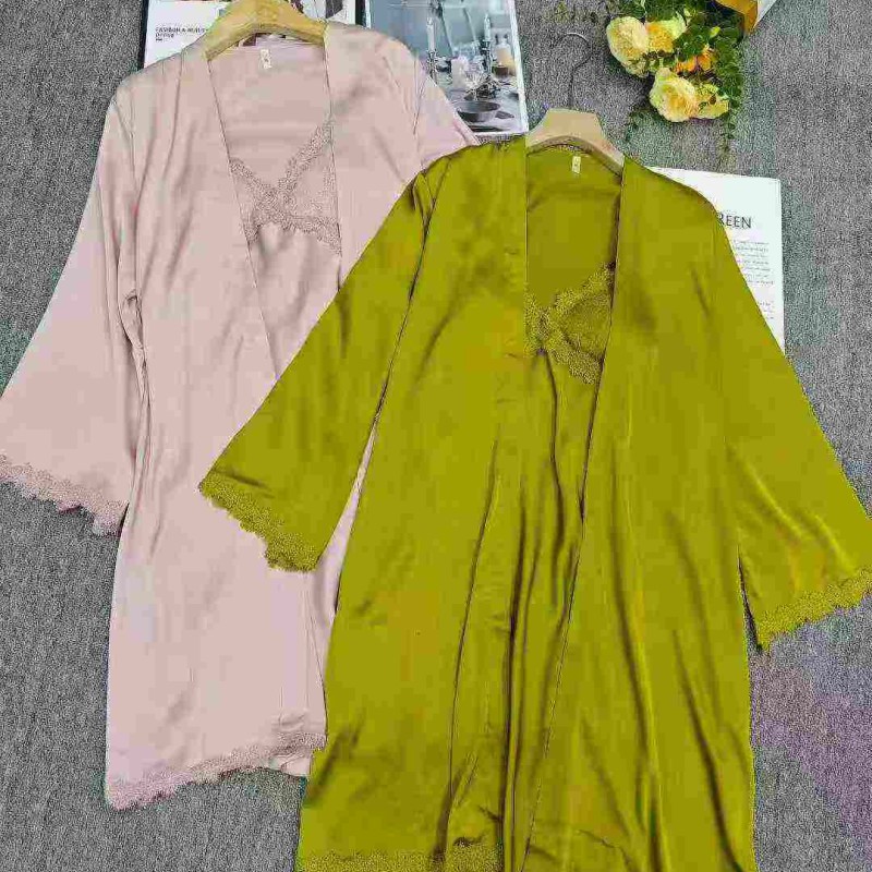 أطقم قمصان نوم وبيجامات مريحة وجذابة