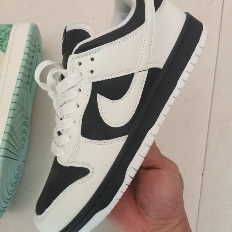  حذاء إصدار عالي الجودة يتميز بلمسات جلدية بنقشة الثعبان