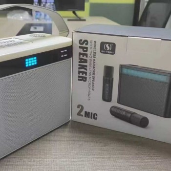 ميكروفون، صوت كاريوكي، موسيقى ستيريو