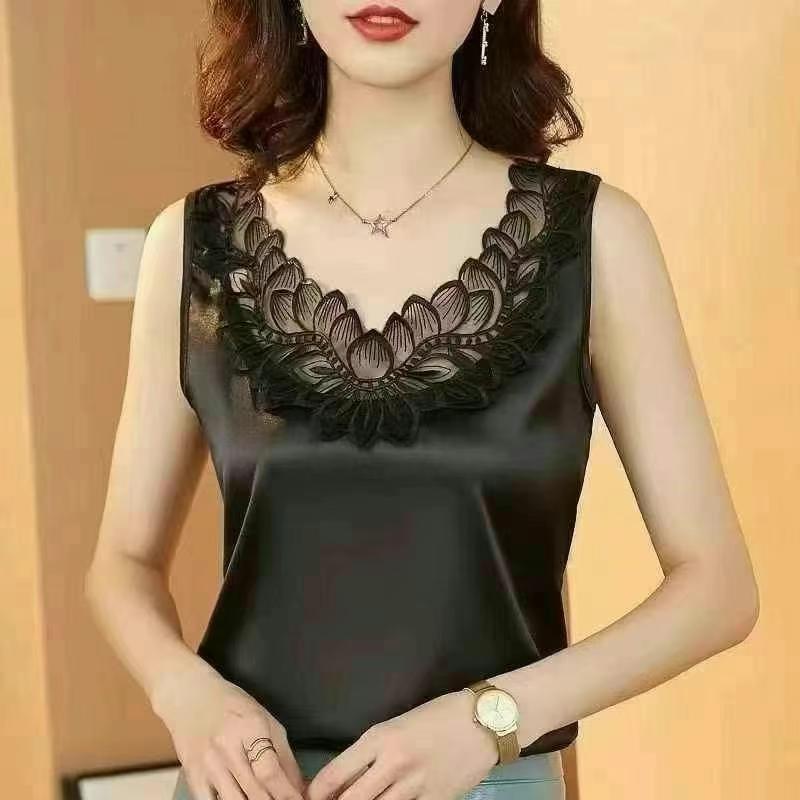 بلوزة ساتان بحمالات صيفية فاخرة للنساء بلوزة ساتان بحمالات صيفية فاخرة للنساء
