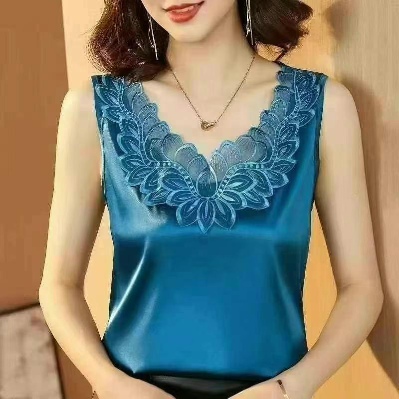 بلوزة ساتان بحمالات صيفية فاخرة للنساء بلوزة ساتان بحمالات صيفية فاخرة للنساء