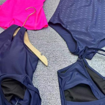 ملابس السباحة للأطفال من قطعة واحدة