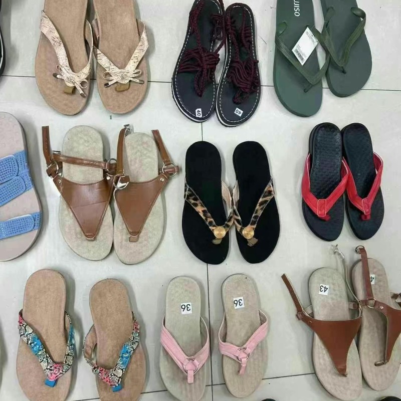 صنادل وشباشب حريمي صيفية منوعة صنادل وشباشب حريمي صيفية منوعة
