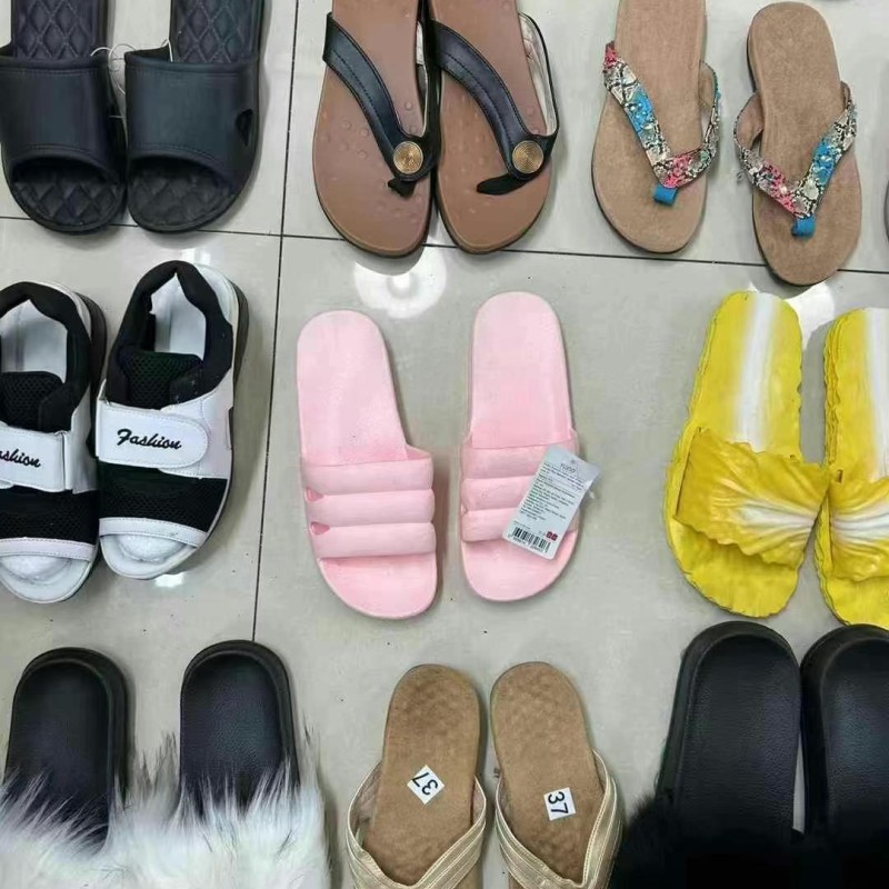 صنادل وشباشب حريمي صيفية منوعة صنادل وشباشب حريمي صيفية منوعة