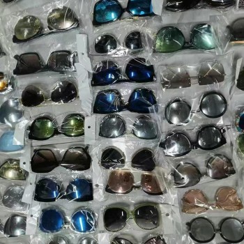 نظارات  شمسية فاخرة للرجال والنساء