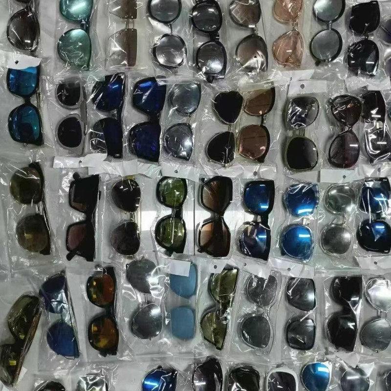 نظارات شمسية فاخرة للرجال والنساء نظارات شمسية فاخرة للرجال والنساء