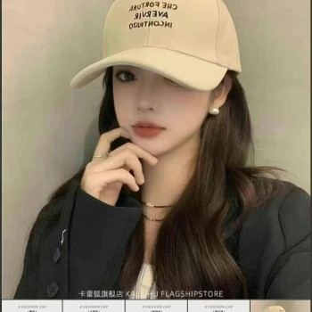 قبعات بيسبول متنوعة للرجال والنساء