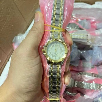 ساعات كوارتزفاخرة للرجال والنساء