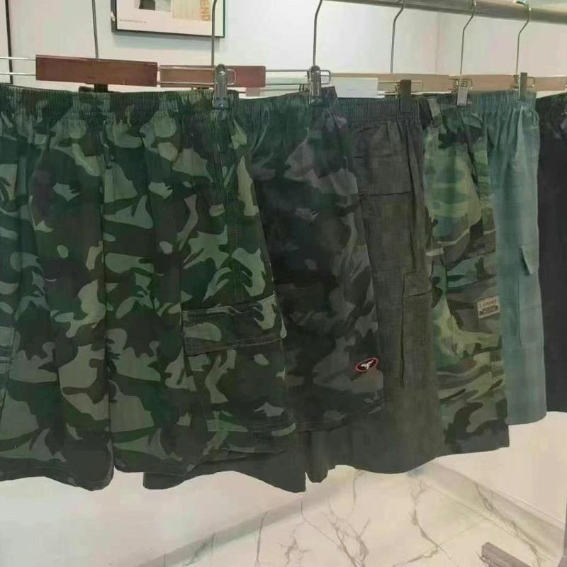 بنطلون برمودا عسكري مموه متعدد الجيوب بنطلون برمودا عسكري مموه متعدد الجيوب