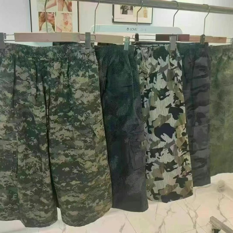 بنطلون برمودا عسكري مموه متعدد الجيوب بنطلون برمودا عسكري مموه متعدد الجيوب