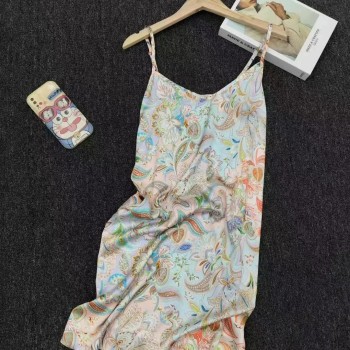 بيجامات نسائية صيفية فاخرة بحمالات رفيعة بيجامات نسائية صيفية فاخرة بحمالات رفيعة