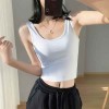 تانك علوي نسائي قصير بحمالات عريضة تانك علوي نسائي قصير بحمالات عريضة