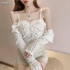 توب نسائي قصيرة مزينة بالدانتيل توب نسائي قصيرة مزينة بالدانتيل