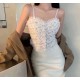 توب نسائي  قصيرة مزينة بالدانتيل
