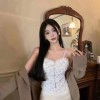 توب نسائي قصيرة مزينة بالدانتيل توب نسائي قصيرة مزينة بالدانتيل