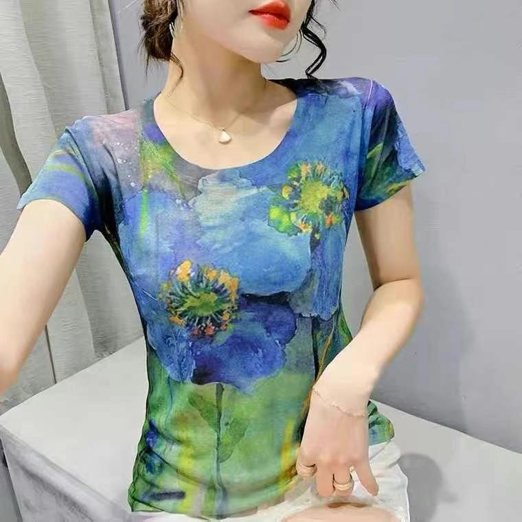 بلايز نسائية حريرية أنيقة بطباعة 3D ملونة بلايز نسائية حريرية أنيقة بطباعة 3D ملونة