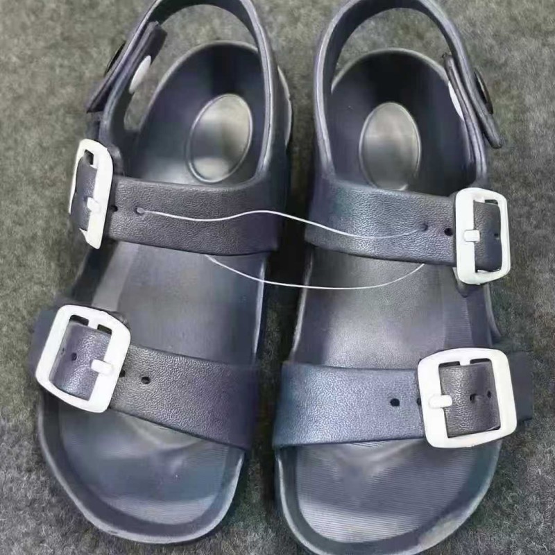 صنادل أطفال متنوعة صنادل أطفال متنوعة