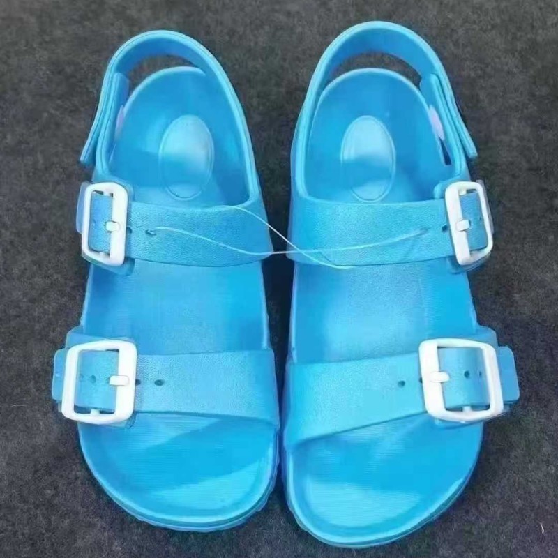 صنادل أطفال متنوعة صنادل أطفال متنوعة