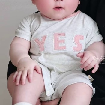 ملابس رضع لمرحلة حبو ( الزحف) متنوعة