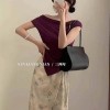تيشيرت بأكمام قصيرة وكتف واحد تيشيرت بأكمام قصيرة وكتف واحد