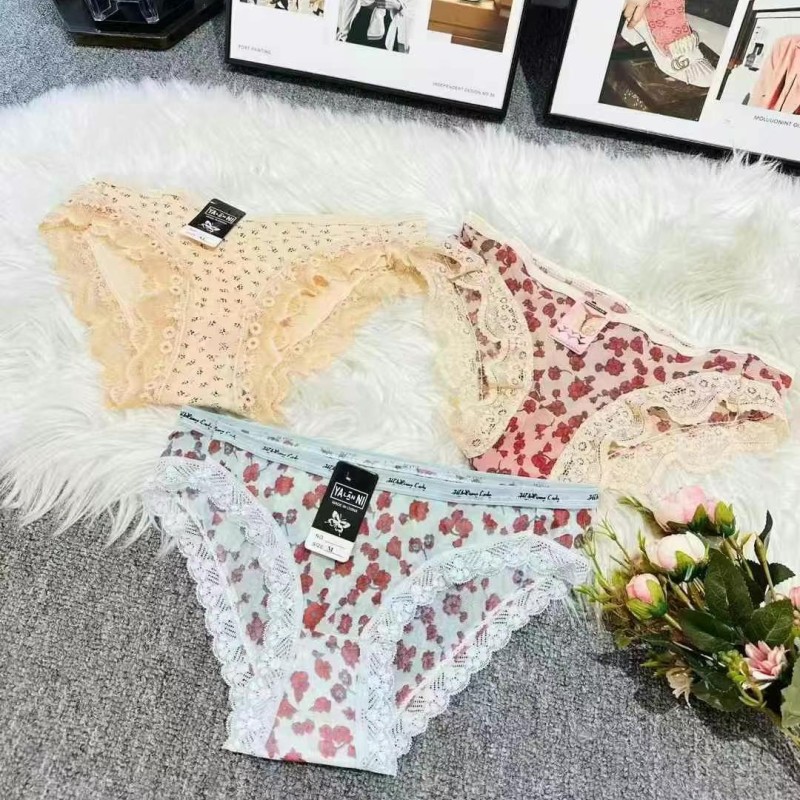 ملابس داخلية نسائية منوعة ممن الدانتيل ملابس داخلية نسائية منوعة ممن الدانتيل