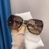 نظارات شمسية عصرية منوعة للرجال والنساء نظارات شمسية عصرية منوعة للرجال والنساء