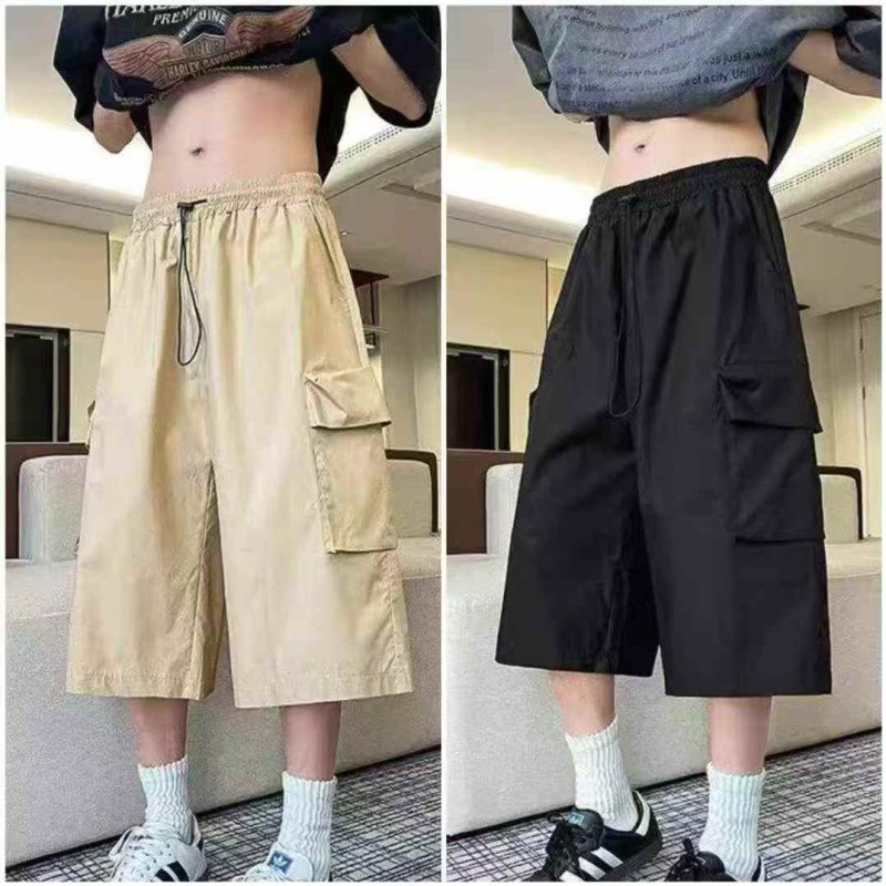 بنطلون شورت متعدد الجيوب بخصر مرن بنطلون شورت متعدد الجيوب بخصر مرن