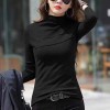 بلوزة نسائية أنيقة برقبة عالية بلوزة نسائية أنيقة برقبة عالية