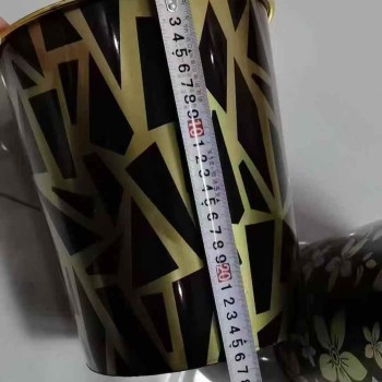 سلة مهملات بلاستيكية صغيرة منقوشة عالية الجودة