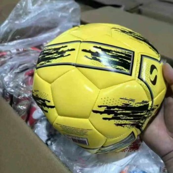 كرات قدم منوعة عالية الجودة