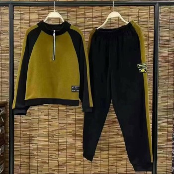 بدلة رياضية من قطعتين